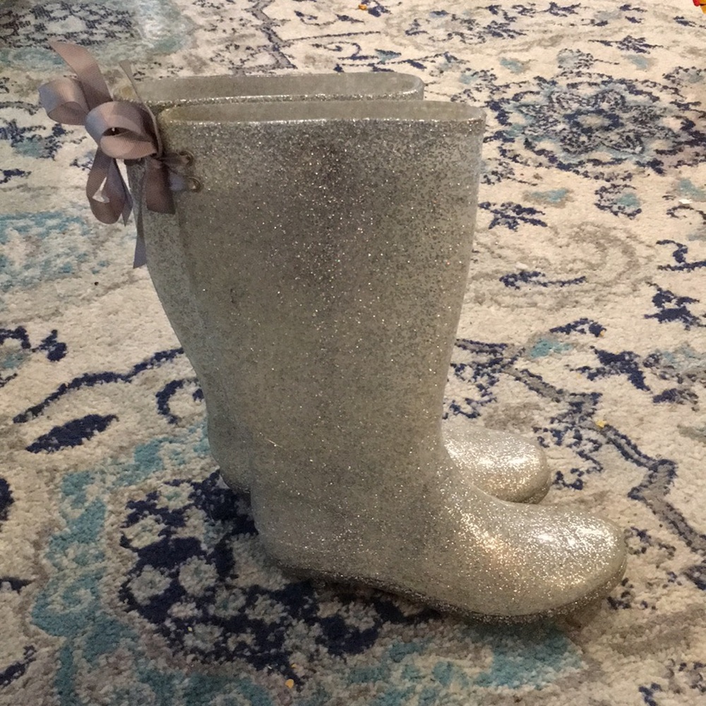 Girl’s Silver Glitter Rainboots size 4